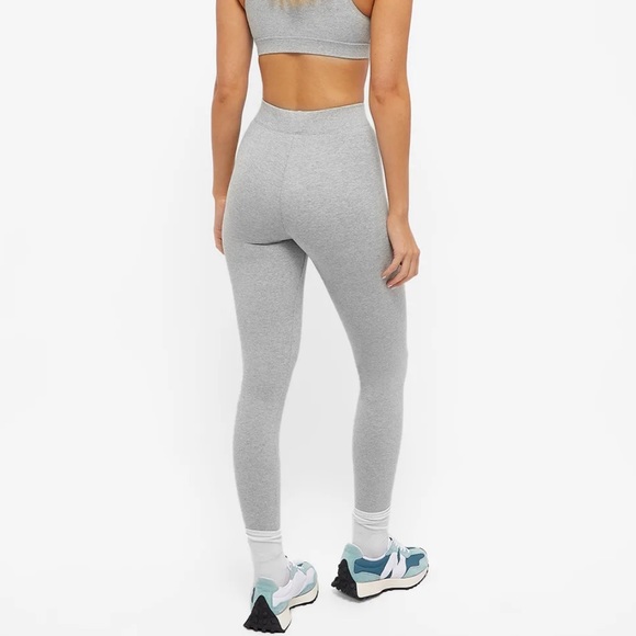 Good american essential legging - Picture 2 of 3